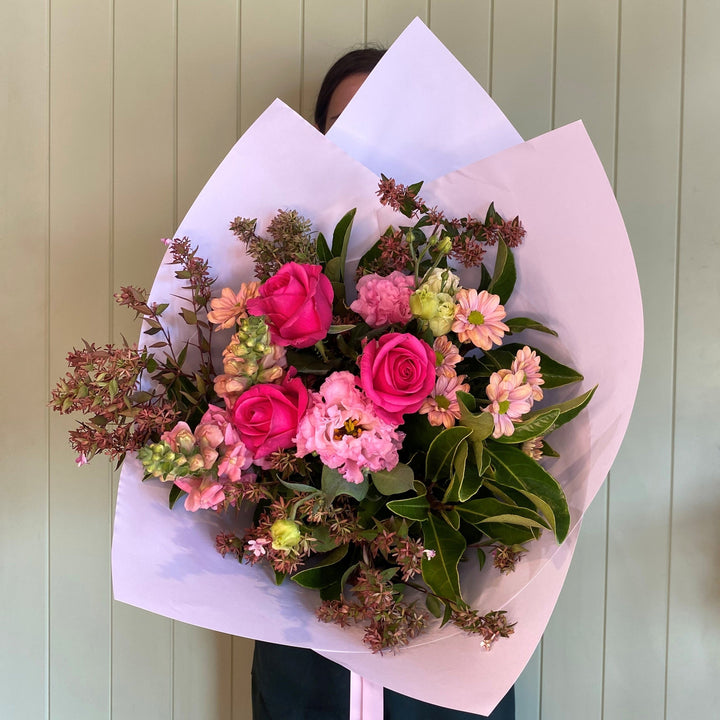 MODEST BLOSSOM SEASONAL BUNCH